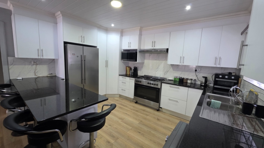 6 Bedroom Property for Sale in Dana Bay Western Cape